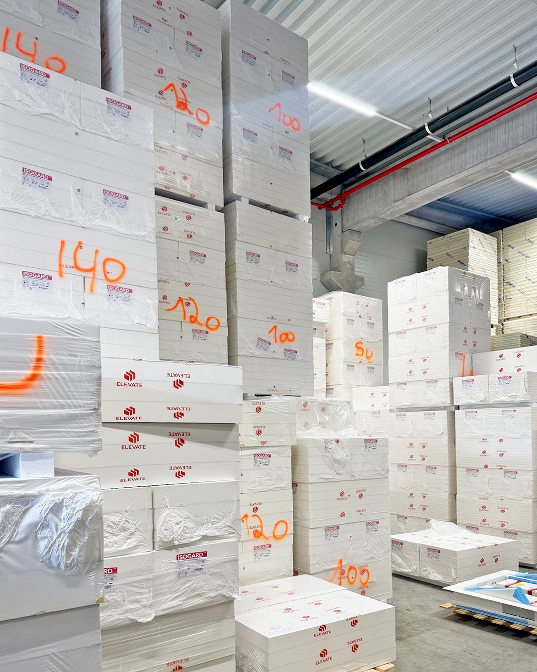 Fourniture de matériaux pour toitures : membranes, isolants et accessoires prêts à poser